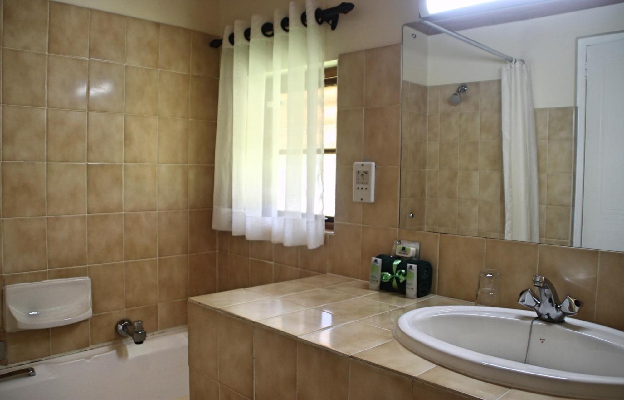 Gooderson Leisure Fairways Self Catering And Timeshare Gold Crown Resort Drakensberg Garden Room photo