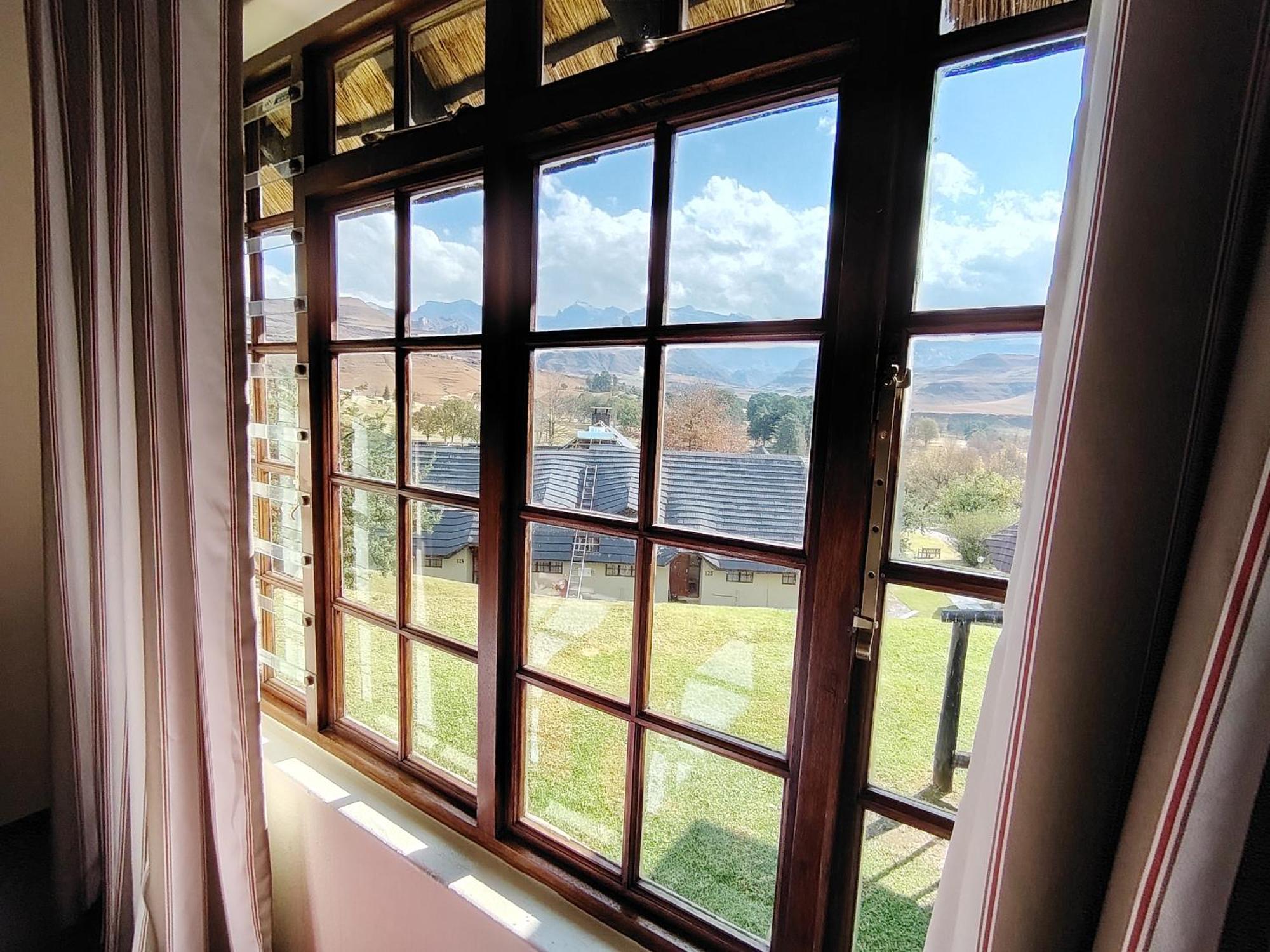 Gooderson Leisure Fairways Self Catering And Timeshare Gold Crown Resort Drakensberg Garden Exterior photo